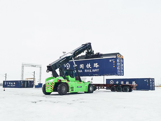 解鎖綠色密碼，徐工正面吊賦能西北鐵路