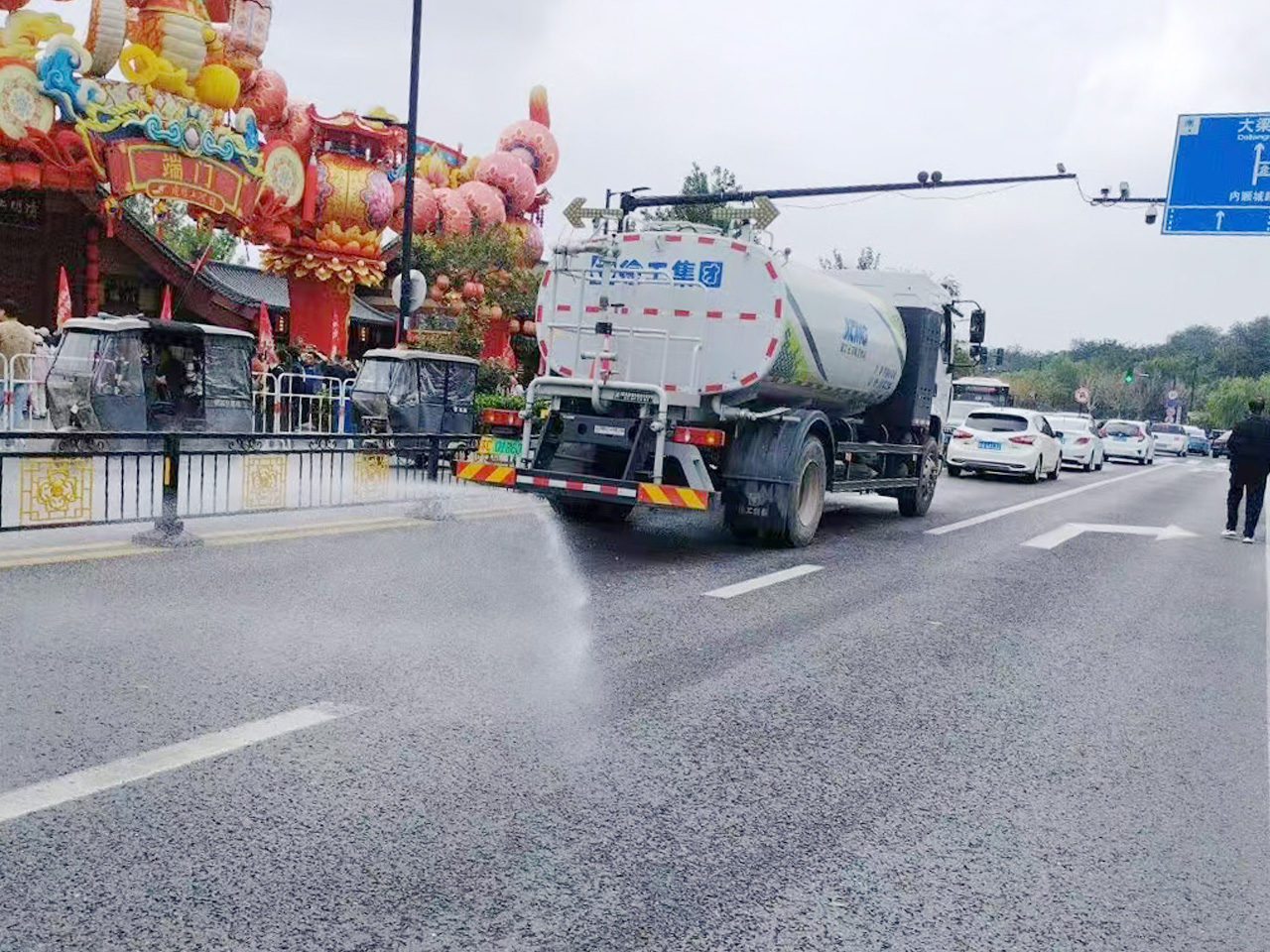 徐工灑水車在開(kāi)封：多模式作業(yè)守護(hù)城市潔凈與清新