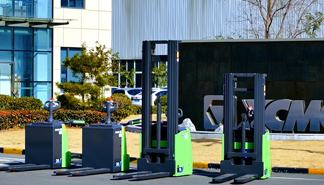 效率革命！鴻鵠系列倉儲叉車助力倉儲行業(yè)發(fā)展