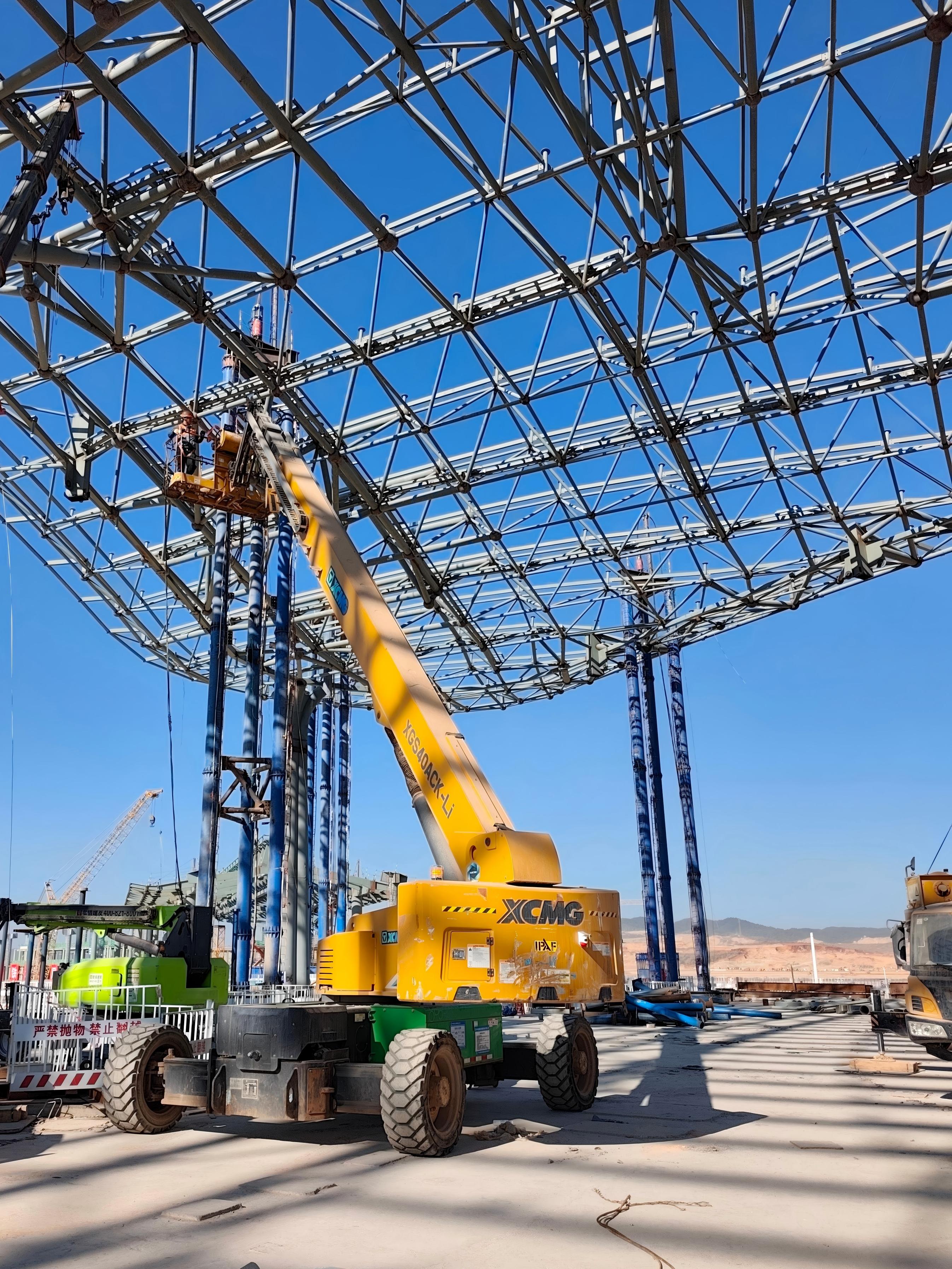 電驅(qū)高效 精準(zhǔn)筑翼｜徐工22米電動(dòng)臂車助力昆明長(zhǎng)水機(jī)場(chǎng)航站樓建設(shè)