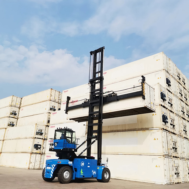 港口換電黑科技！徐工換電堆高機玩起“無限續(xù)航”